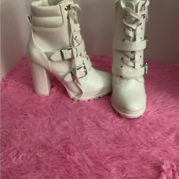 WINTER WHITE BOOTS SIZE 8 W/ 4”HEEL.  LACE AND BUCKLE BY SHOE DAZZLE - Picture 2 of 5